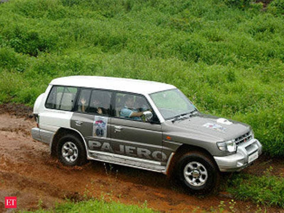 PAJERO MITSUBISHI FRONT RIGHT